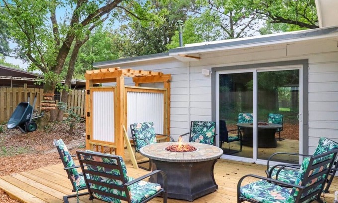 Gainesville House | Pet-Friendly Gator Springs Near Hospitals & UF - Rated 10/10