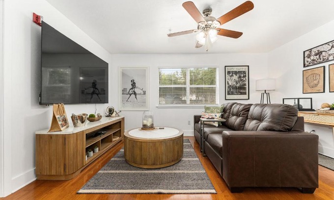 Gainesville Apartment | Gator Suites - Near UF, Shands & VA!