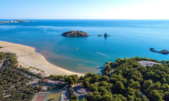 Vieste Hotel | Relax at Gattarella Family Resort: 4-Star Pinewood Retreat