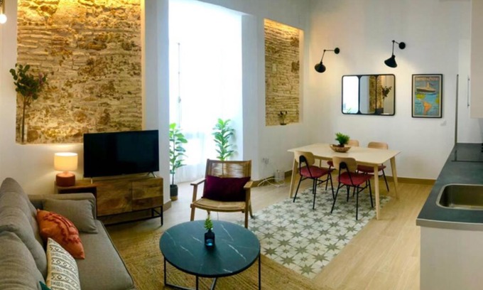 Old Town Apartment | Kid-Friendly Retreat at GATU PREMIUM Villa Libertad