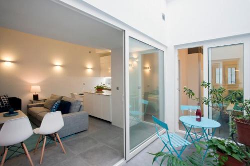 Old Town Apartment | Pet-Friendly GATU Villa Alameda with Ocean Views