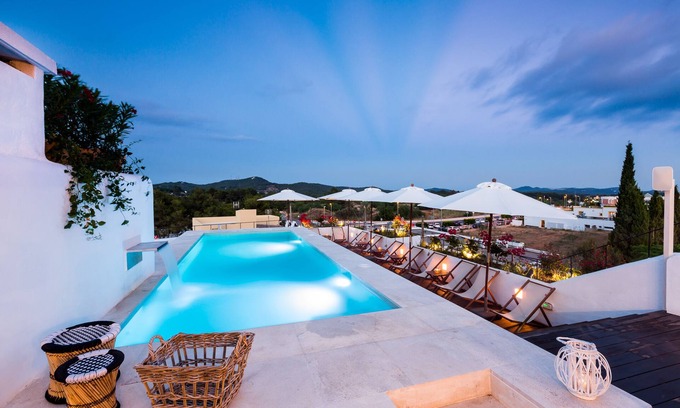 Santa Gertrudis Hotel | Gatzara Suites Santa Gertrudis: Family-Friendly Getaway