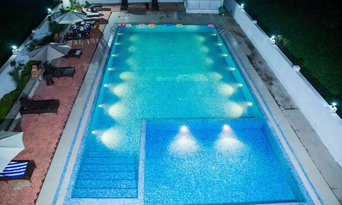 Siddharthanagar Hotel | Relax at Gautam Buddha Airport Hotel with Pool & Spa