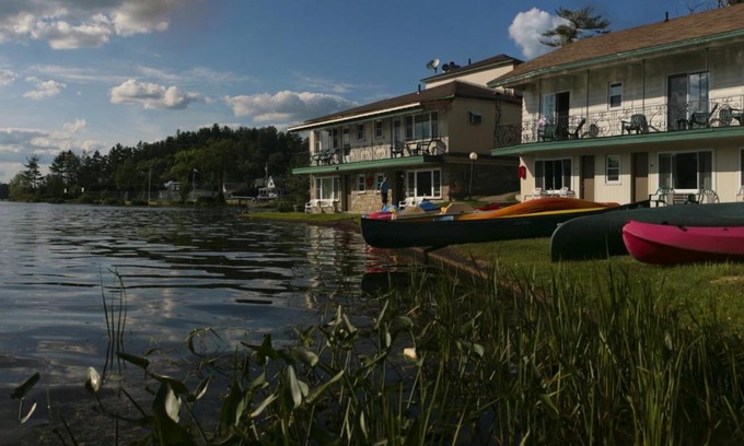 Saranac Lake Hotel | Inviting Gauthier's Saranac Lake Inn: Pool & Breakfast Included