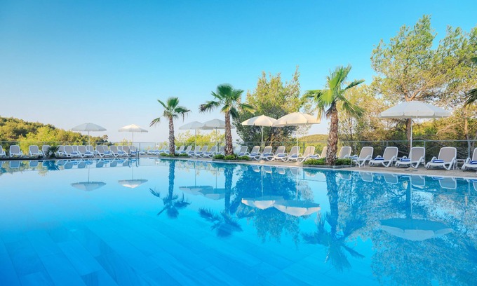 Cove Osibova (Milna) Hotel | Experience Gava Waterman Milna Resort: Ocean Views & Spa