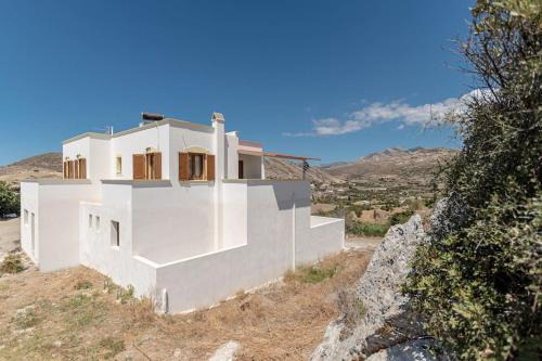 Melanes Apartment | Discover Gavriella House: A Comfortable 4-Star Getaway