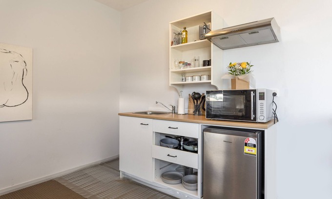 Gawler East House | Cozy Gawler Townhouse with Two Bedrooms & Breakfast Included