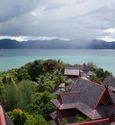 Pantai Tengah Villa | Modern Tropical Seaview Villa: Family-Friendly Getaway