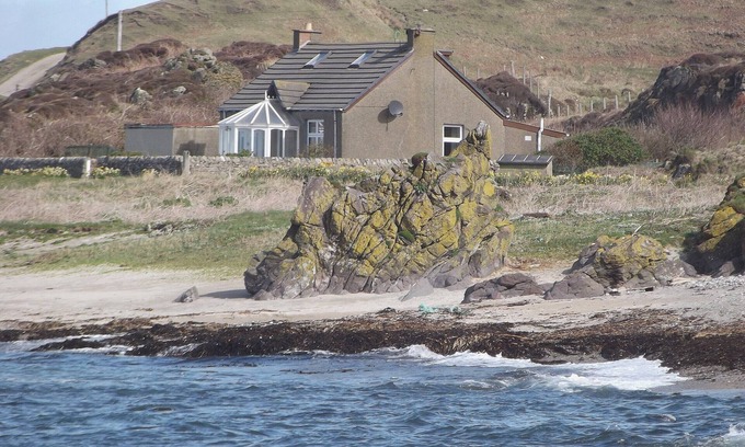 Bellochantuy Cottage | Scenic Detached Cottage with Ocean Views and Family Amenities