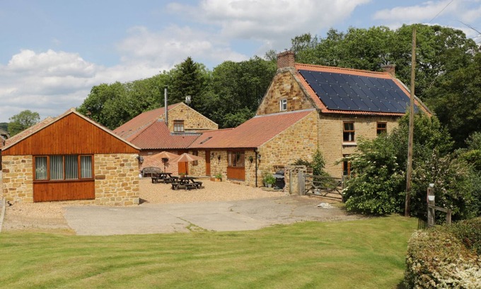 Thirsk Cottage | Romantic Kitchen Cottage with Garden in Thirsk