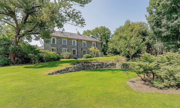 Ystrad Meurig Cottage | Superb Accommodations with Breathtaking Views Await You
