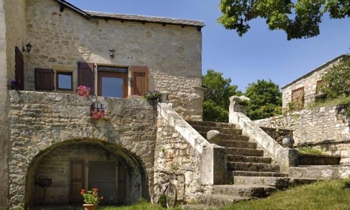 La Malene House | Cozy Gîtes de France: Ideal Family Stay in Mazel Bouissy