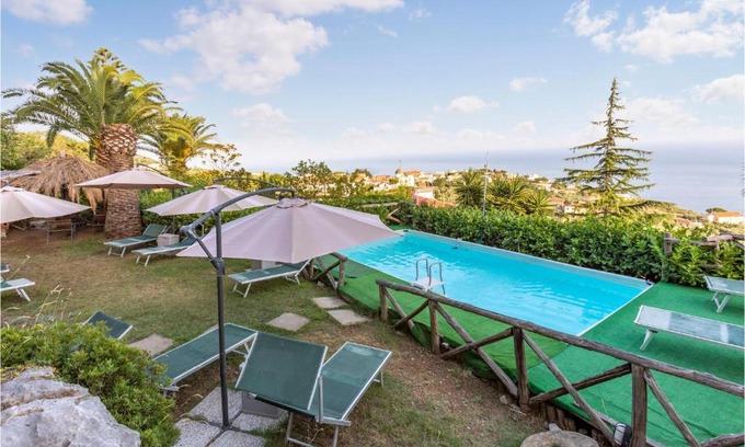Sant'Agata sui Due Golfi Apartment | Inviting Gea 2: Family-Friendly Hotel with Pool Access