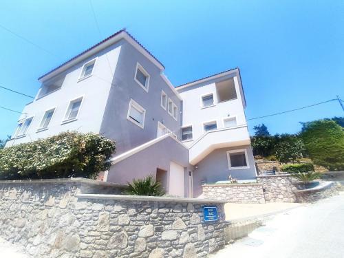 Myrina Apartment | Experience Gea Apartment in Myrina: Child-Friendly Retreat
