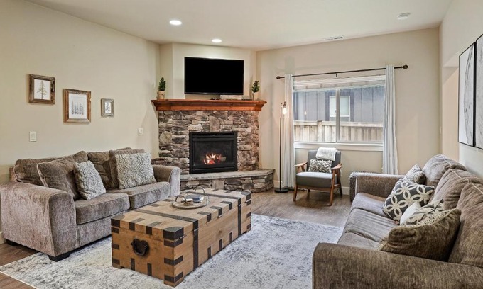 Southeast Bend House | Geary Getaway: Family & Pet Friendly Retreat Awaits