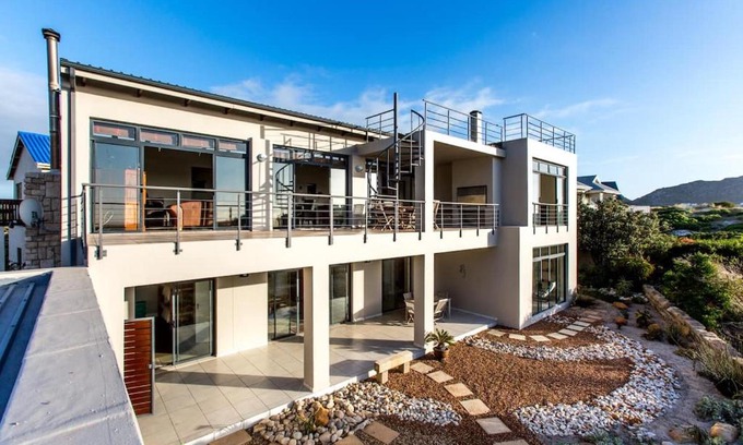 Pringle Bay Villa | Beautiful Villas in Pringle Bay with Oceanfront Views