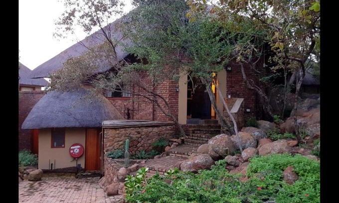 Bela-Bela House | Explore Gecko Lodge and Cottage with Ocean View Amenities