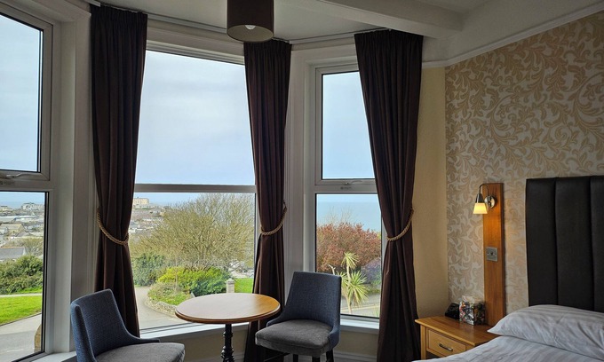 Newquay Bed & Breakfast | Exceptional Geckos Rest: Family-Friendly with Breakfast Included
