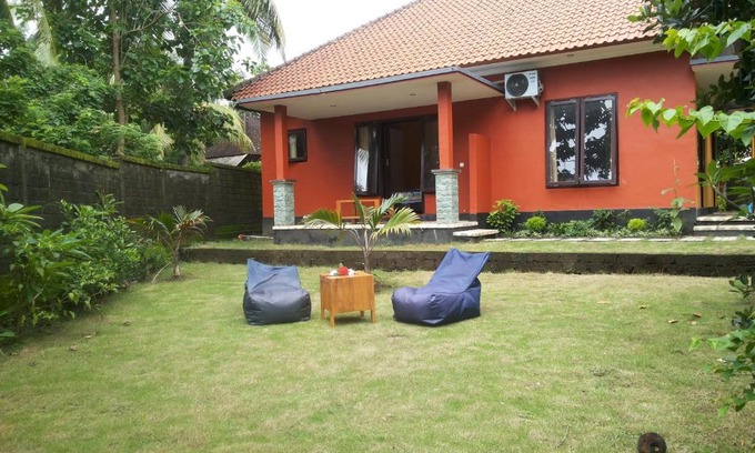 Gretek House | Gede's Homestay: Oceanfront Retreat with Hot Tub & Breakfast