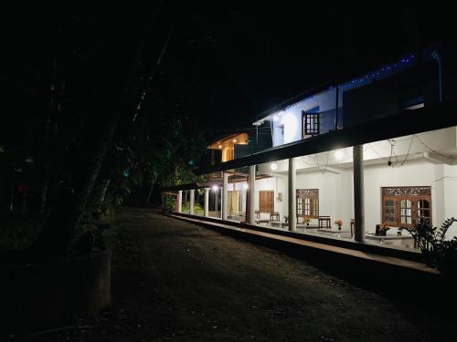 Matale Hotel | Relax at Geeth Lanka River Resort: Family-Friendly Getaway