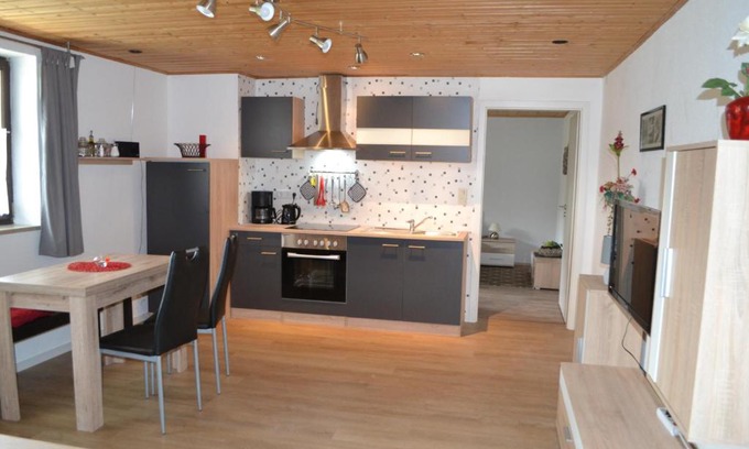 Dollnstein Apartment | Gegg's Ferienwohnung II: Family-Friendly Retreat with Pool