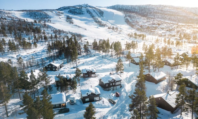 Geilo Cabin | Discover Geilolia Hyttetun: Pet-Friendly Retreat with Spa