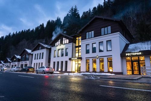 Tatariv Hotel | Geldberg: Pet-Friendly Retreat with Excellent 9.1 Rating