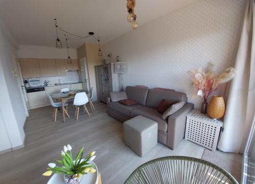 Nieuwpoort-aan-Zee Apartment | Bright Ground-Floor Apartment with Spacious Sunny Terrace