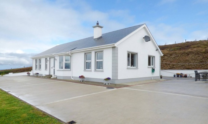 Malin House | Family-Friendly Gelmar's Coastal View in Malin Head