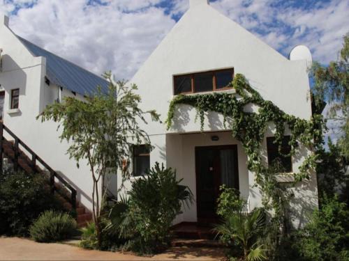Olifantshoek House | Comfortable Geluksdam Guest House with Breakfast Included