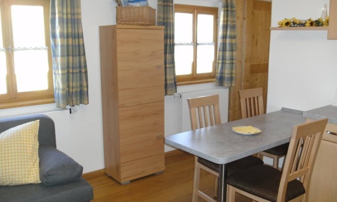 Neualbenreuth Apartment | Cozy Apartment with Marketplace Views and Family Amenities