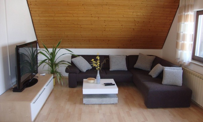Dombuehl Apartment | Cozy Modern Retreat on the Romantic Road - Rated 10/10