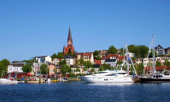 Nordstadt Apartment | Cozy 2-Bedroom Apartment Near the Beach with Ocean View