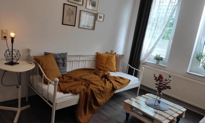 Hildesheim District Apartment | Cozy City-Centered 2 Room Apartment for Families