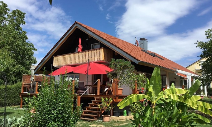 Iznang Apartment | Cozy 2-Room Apartment with Balcony & Parking by Lake Constance