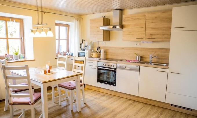 Leutershausen Apartment | Gemütliche 50 qm Ferienwohnung in ruhiger Atmosphäre, gut geeignet für Familien,mit Terrasse, voll ausgestattete Küche, separates Kinderzimmer