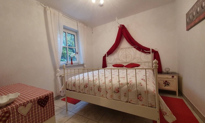 Schwanfeld Apartment | Cozy 60qm Apartment with Terrace and Full Kitchen