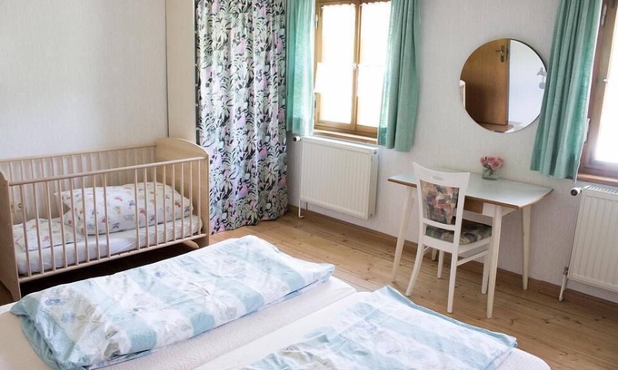 Leutershausen Apartment | Cozy 85sqm Apartment with Free Wi-Fi & Breakfast Included