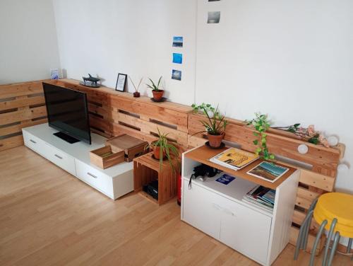 St. Gallen House | Cozy Rooftop Apartment: Pet and Child Friendly Retreat