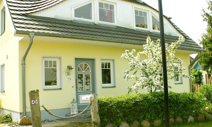 Wieck auf dem Darss House | Charming House Windlicht: Garden Retreat for 6 Guests
