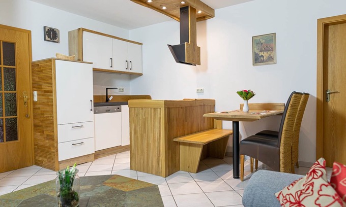 Altenkunstadt Apartment | Cozy Vacation Apartment with Terrace and Garden Retreat