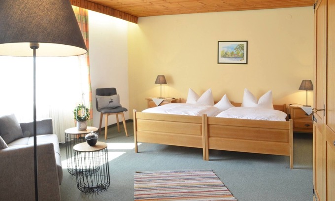 Bischofsgruen Apartment | Cozy Vacation Apartment with Covered Balcony for Relaxation
