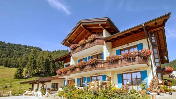 Balderschwang Apartment | Cozy Bergwiese Apartment with Balcony & Sauna, Rated 9.3
