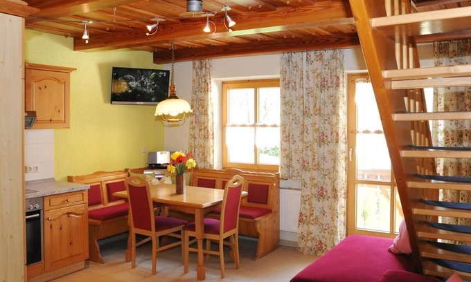 Arnbruck Apartment | Cozy Holiday Apartment for 2-3 with Breakfast & Kitchen