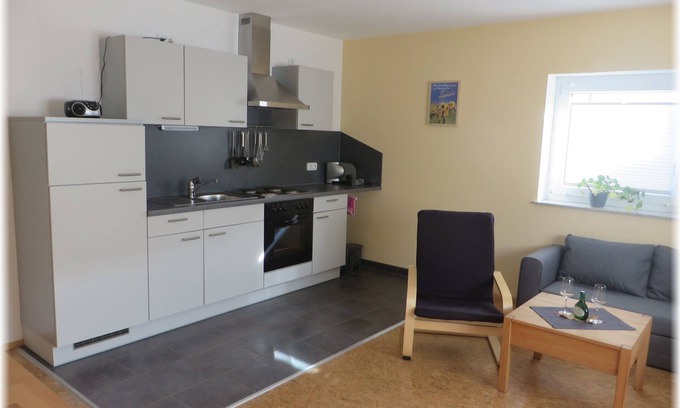 Michelau i. Steigerwald Apartment | Cozy Apartment with Ocean View and Free Wi-Fi for Families
