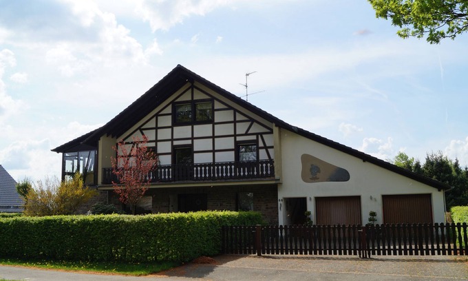 Rohren Apartment | Cozy Family Retreat: Pet-Friendly with Ocean Views