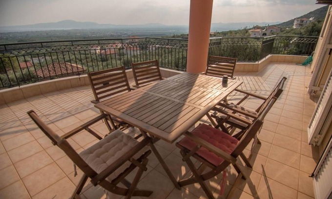 Kalamata Apartment | Cozy Retreat Near the Sea with Family-Friendly Amenities