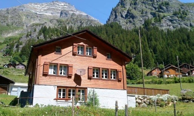 Silenen Apartment | Cozy Vacation Apartment at Golzernalp in Maderanertal