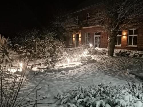 Neu Kaliss Apartment | Cozy Getaway in Neu Kaliß with Fireplace & Hot Tub