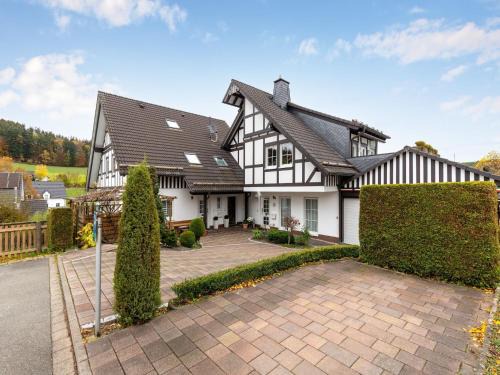 Eslohe Apartment | Forest-Edge Apartment: Pet and Child Friendly Retreat